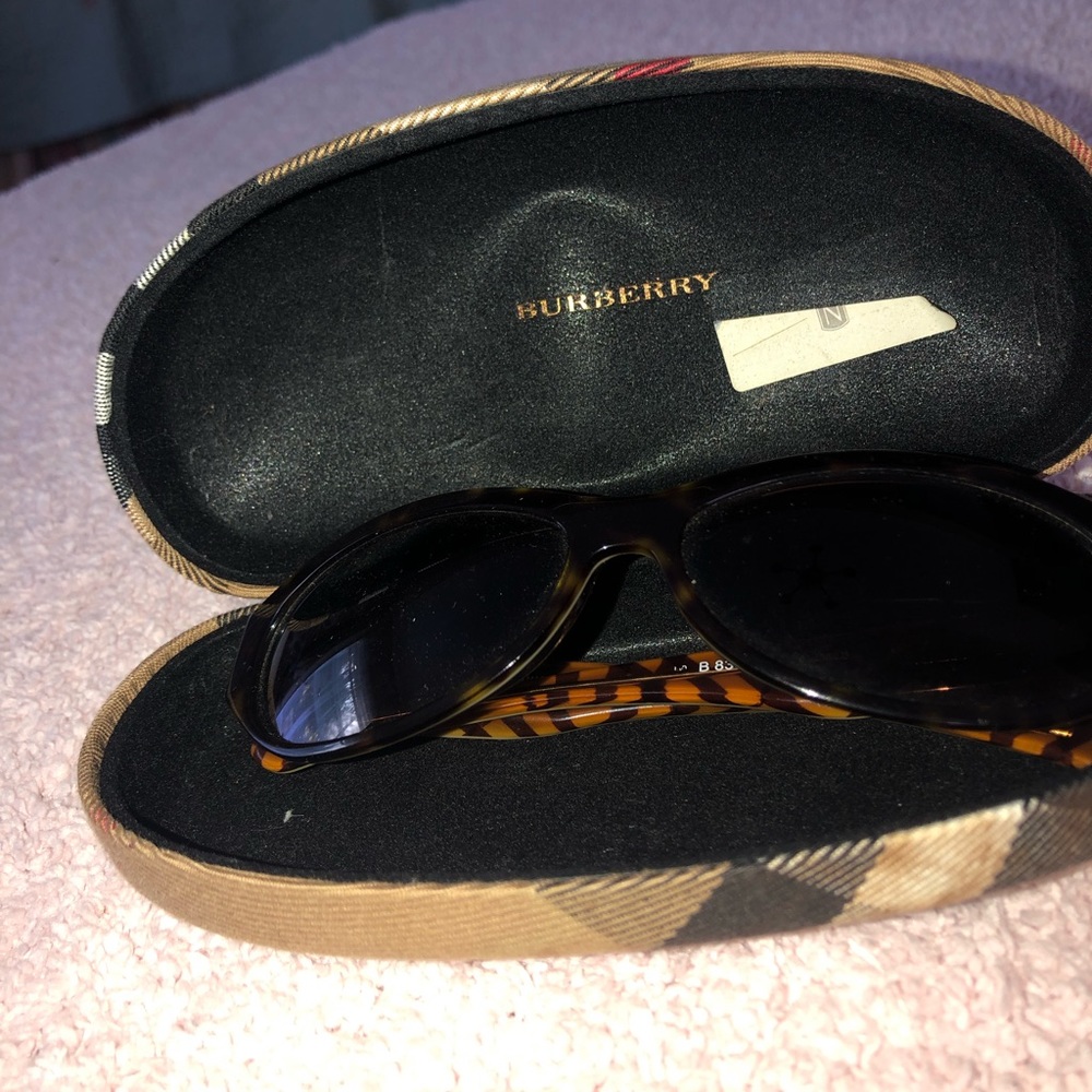 BURBERRY SUNGLASSES
